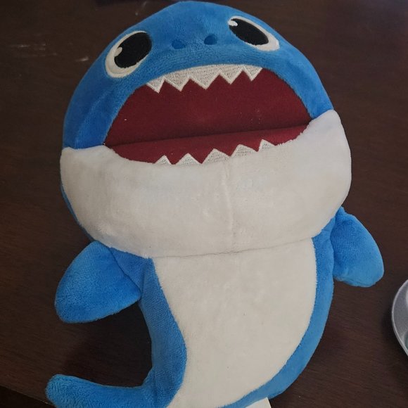 plush baby shark puppet sings baby shark song size 3 baby shark sandals. - Picture 1 of 10